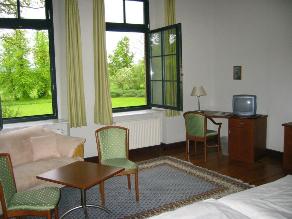 Gutshaus Redewisch Hotel & Restaurant Boltenhagen  Chambre photo